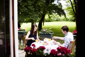 frühstück-terrasse-hotel-burgmeier